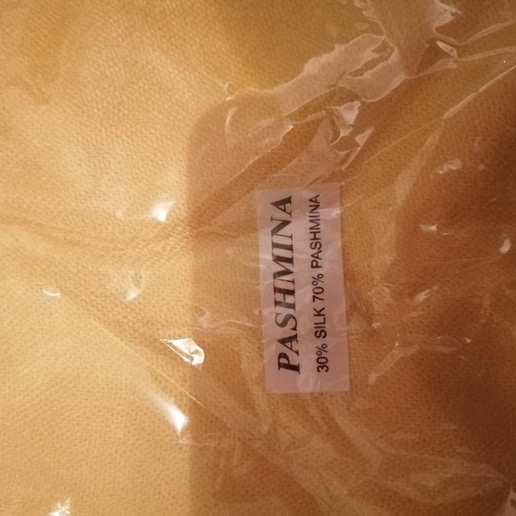 2/15 new women scarf - Picture 2 of 2